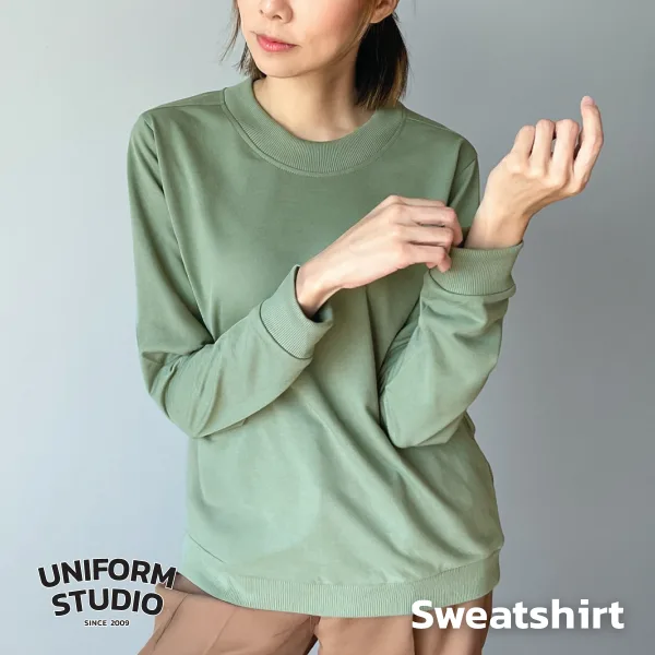 เสื้อสเวตเตอร์คอกลม ผ้า French Terry สีเขียวเสจ / Sage Green Sweatshirt
