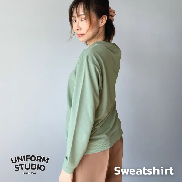 เสื้อสเวตเตอร์คอกลม ผ้า French Terry สีเขียวเสจ / Sage Green Sweatshirt 2